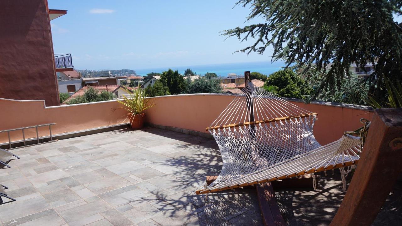 Hotel Bed&Bluup Savona Esterno foto