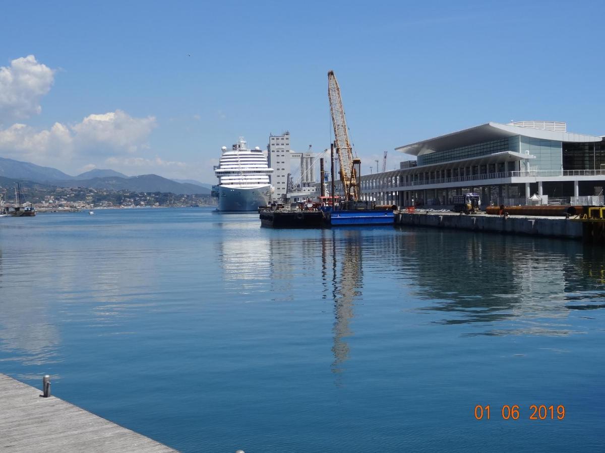 Hotel Bed&Bluup Savona Esterno foto